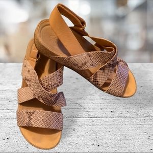 Clark's artisan strappy open toe sling back sandal 8.5